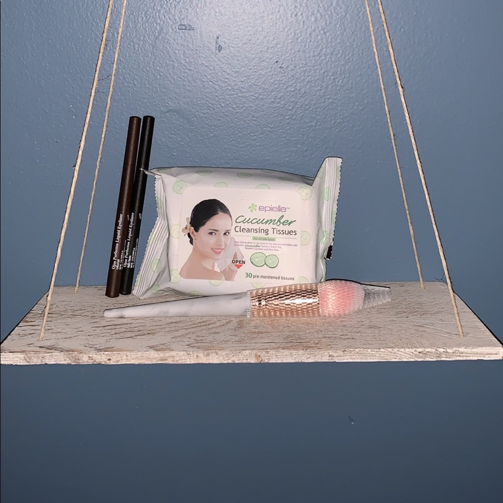 Bundle makeup necessities
